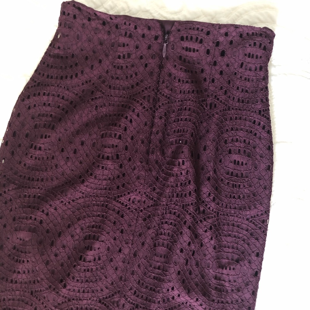 Midi burgundy skirt